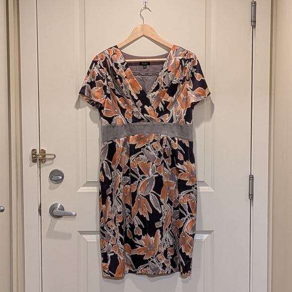 Naersi Dresses & Skirts - EUC Naersi 13 Mulberry Silk Peach Black And Grey Patterned Dress with Gemstones